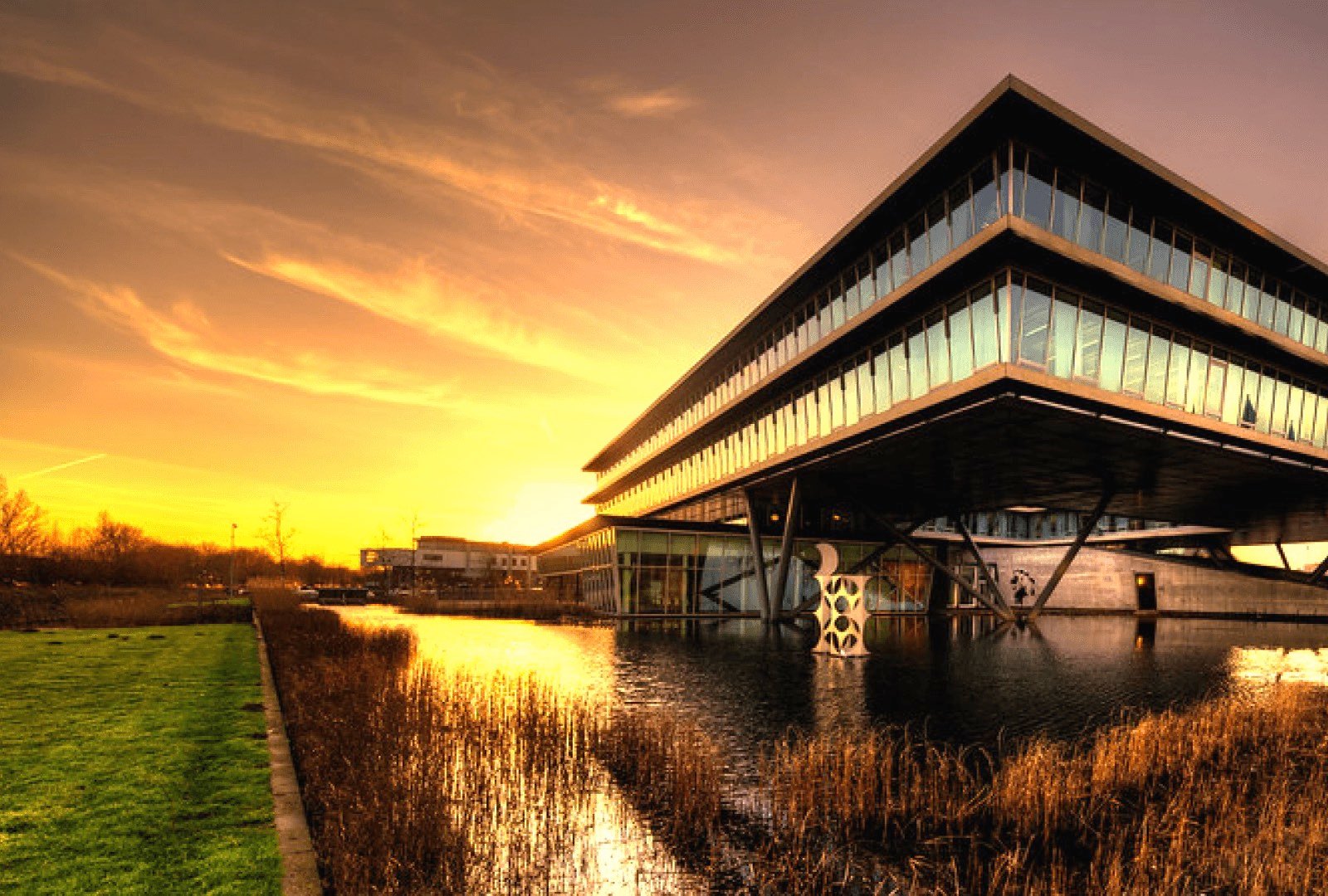 Hhnk office building during sunset.