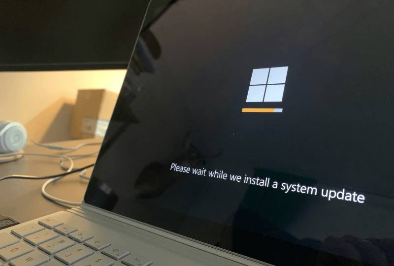 Windows system update screen on a laptop